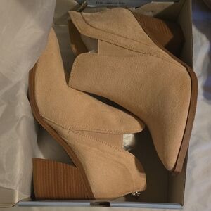 Elegant Beige Ankle Boots